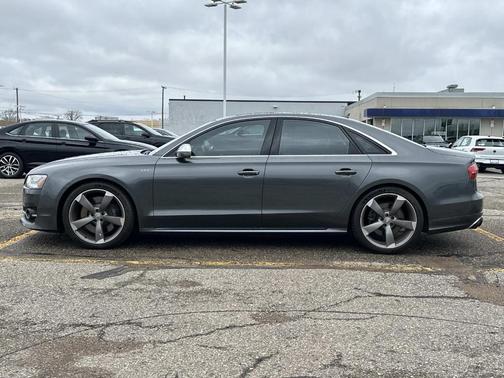Daytona Gray Pearl 2015 Audi S8 4.0T quattro