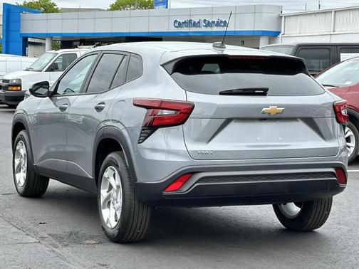 Sterling Gray Metallic 2024 Chevrolet Trax LS