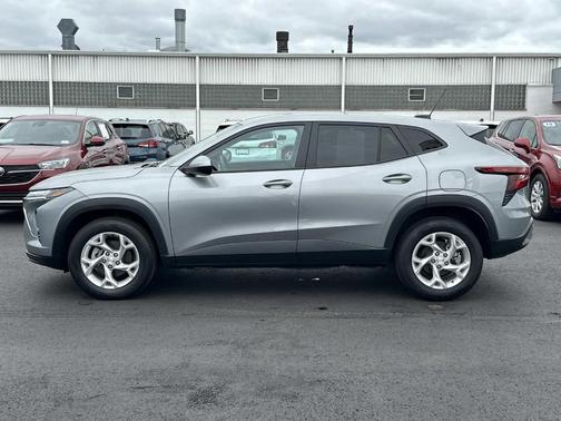 Sterling Gray Metallic 2024 Chevrolet Trax LS
