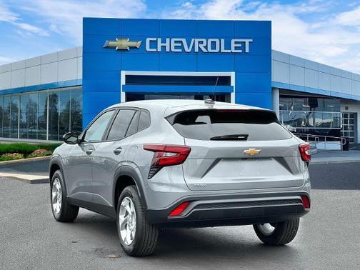 Sterling Gray Metallic 2024 Chevrolet Trax LS
