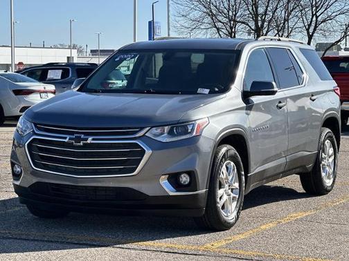 Satin Steel Metallic 2020 Chevrolet Traverse LT Cloth