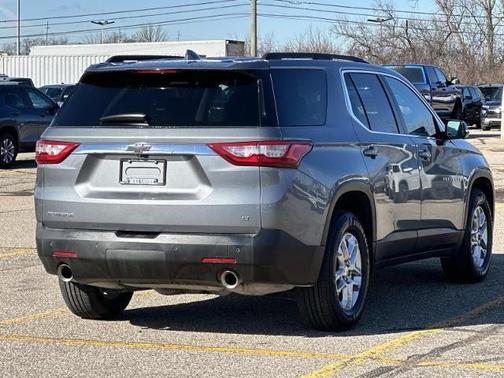 Satin Steel Metallic 2020 Chevrolet Traverse LT Cloth