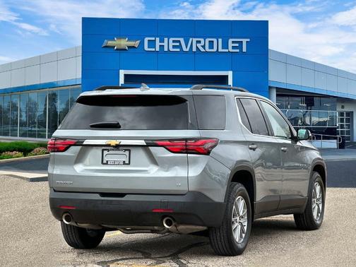 Sterling Gray Metallic 2023 Chevrolet Traverse LT Cloth