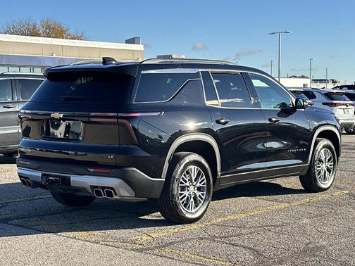 2024 Chevrolet Traverse LT