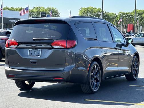 Beige 2020 Chrysler Pacifica Limited