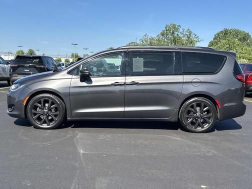 Beige 2020 Chrysler Pacifica Limited