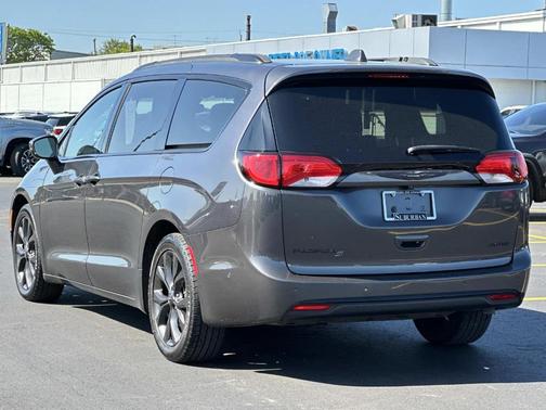 Beige 2020 Chrysler Pacifica Limited