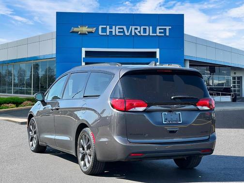 Granite Crystal Clearcoat Metallic 2020 Chrysler Pacifica Limited