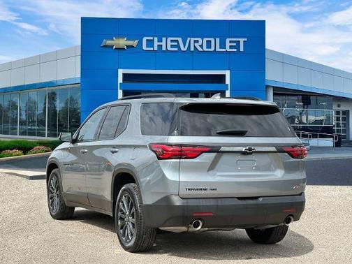 Sterling Gray Metallic 2023 Chevrolet Traverse RS