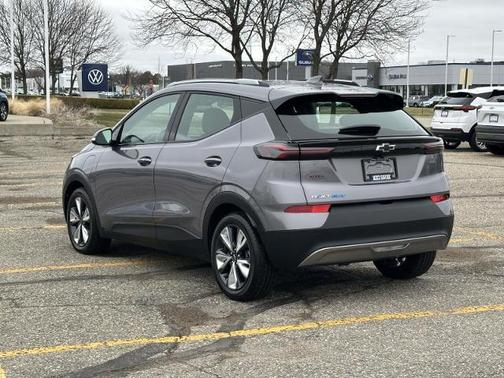 Gray Ghost Metallic 2023 Chevrolet Bolt EUV LT