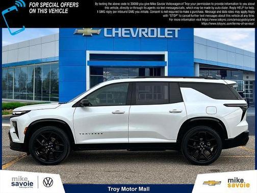Iridescent Pearl Tricoat 2024 Chevrolet Traverse RS
