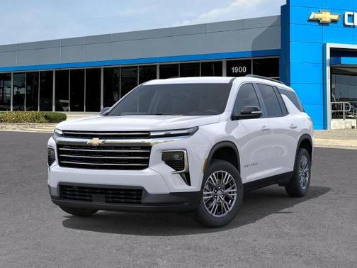 Summit White 2026 Chevrolet Traverse LT