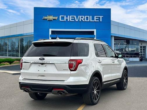 White 2018 Ford Explorer XLT