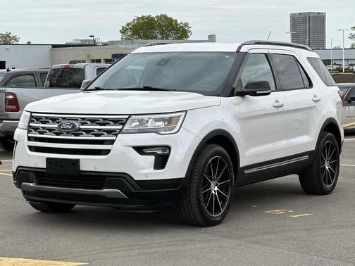White 2018 Ford Explorer XLT