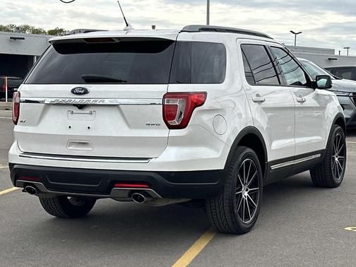 White 2018 Ford Explorer XLT