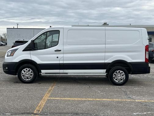 2024 Ford Transit-250 