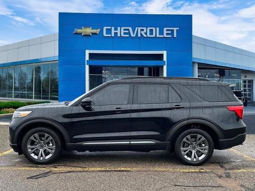 Agate Black Metallic 2023 Ford Explorer XLT