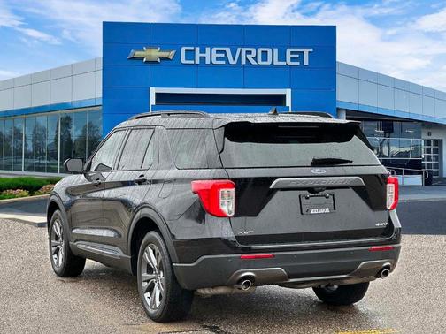 Agate Black Metallic 2023 Ford Explorer XLT