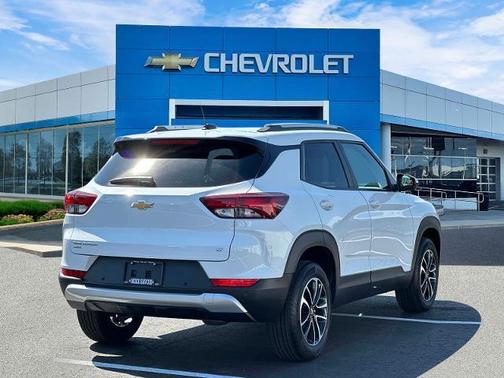 Summit White 2024 Chevrolet Trailblazer LT