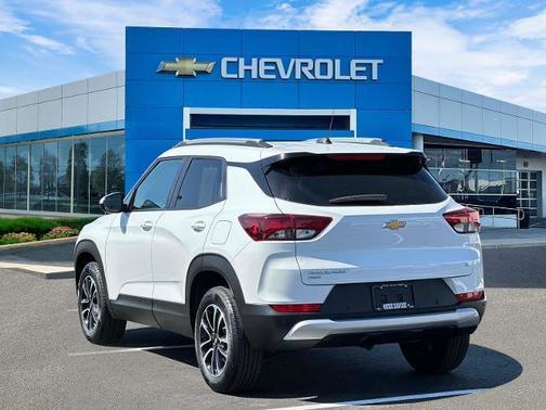 Summit White 2024 Chevrolet Trailblazer LT