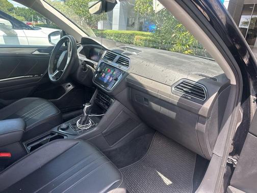 Deep Black Pearl Effect 2022 Volkswagen Tiguan 2.0T SE