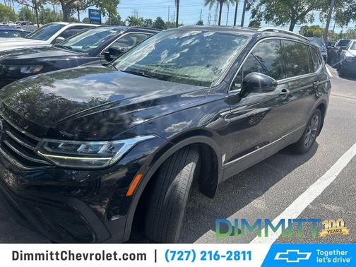 Deep Black Pearl Effect 2022 Volkswagen Tiguan 2.0T SE