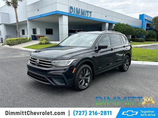 Deep Black Pearl Effect 2022 Volkswagen Tiguan 2.0T SE