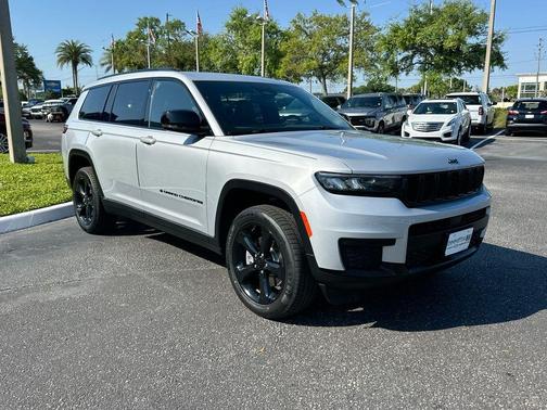 Silver Zynith 2023 Jeep Grand Cherokee L Laredo