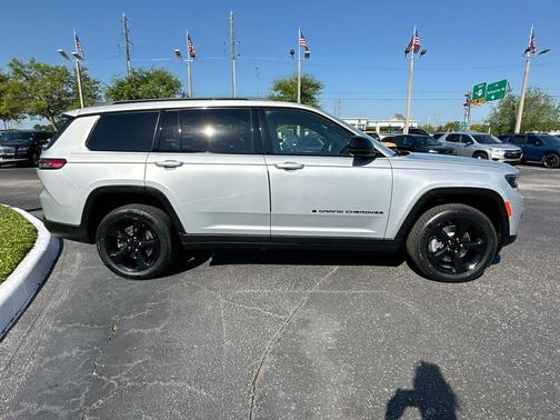 Silver Zynith 2023 Jeep Grand Cherokee L Laredo