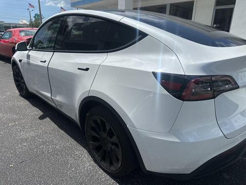 Pearl White Multi 2024 Tesla Model Y Standard Range