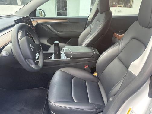 Pearl White Multi 2024 Tesla Model Y Standard Range