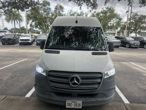 Arctic White 2021 Mercedes-Benz Sprinter 2500 144 WB