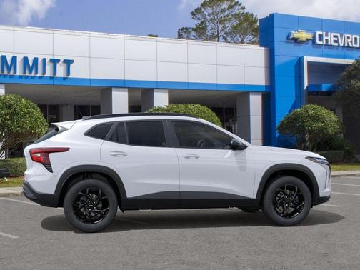 Summit White 2026 Chevrolet Trax LT