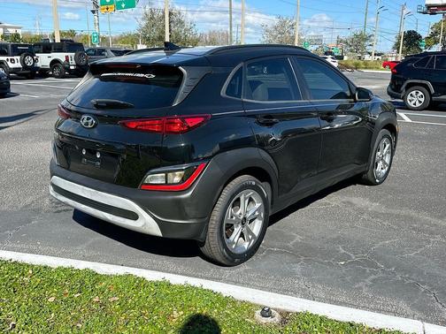 2022 Hyundai KONA SEL