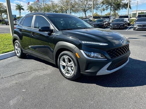 2022 Hyundai KONA SEL