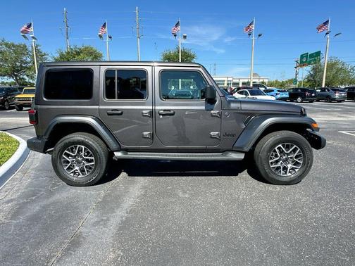 Granite Crystal Clearcoat Metallic 2025 Jeep Wrangler Sahara