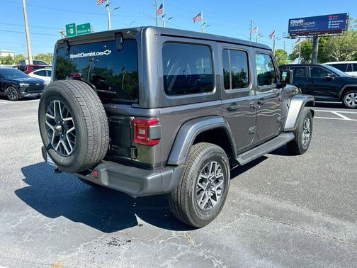 Granite Crystal Clearcoat Metallic 2025 Jeep Wrangler Sahara