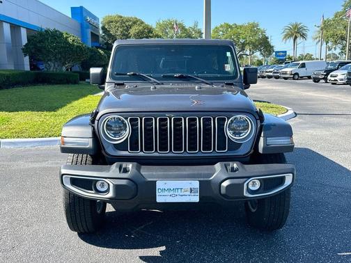 Granite Crystal Clearcoat Metallic 2025 Jeep Wrangler Sahara