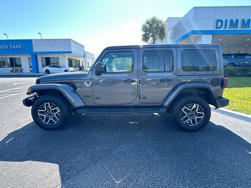 Granite Crystal Clearcoat Metallic 2025 Jeep Wrangler Sahara