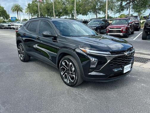 Mosaic Black Metallic 2025 Chevrolet Trax 2RS