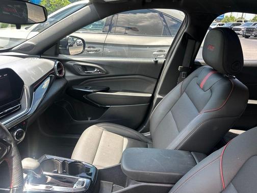 Mosaic Black Metallic 2025 Chevrolet Trax 2RS