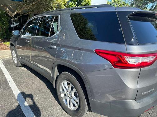 Satin Steel Metallic 2020 Chevrolet Traverse LT Cloth