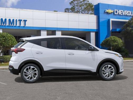 Summit White 2027 Chevrolet Bolt LT