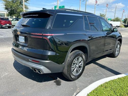Mosaic Black Metallic 2025 Chevrolet Traverse LT