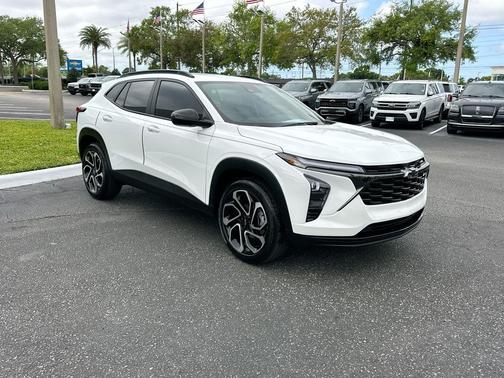 Summit White 2024 Chevrolet Trax 2RS