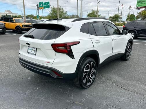 Summit White 2024 Chevrolet Trax 2RS