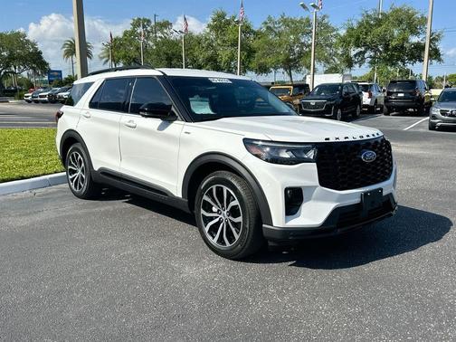 White Metallic 2025 Ford Explorer ST-Line