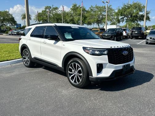 Star White 2025 Ford Explorer ST-Line