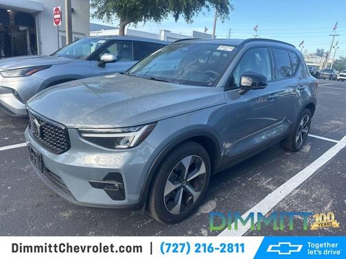 Gray 2023 Volvo XC40 B5 Ultimate Dark Theme