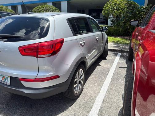 Bright Silver 2016 Kia Sportage LX